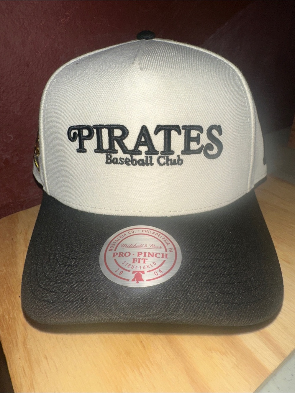Pittsburgh Pirates cream, retro MLB baseball snapback hat sport